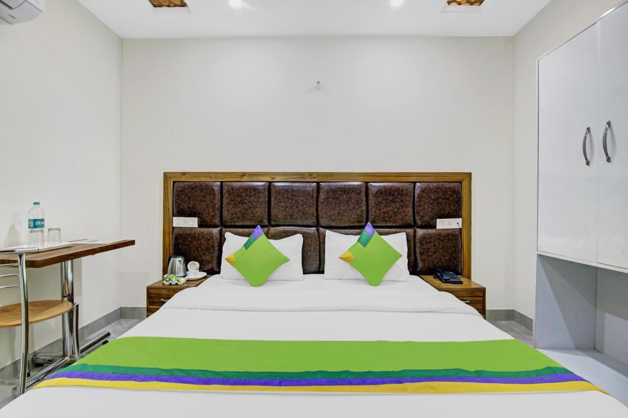 Treebo Royal Salute, Zirakpur Hotel Bagian luar foto