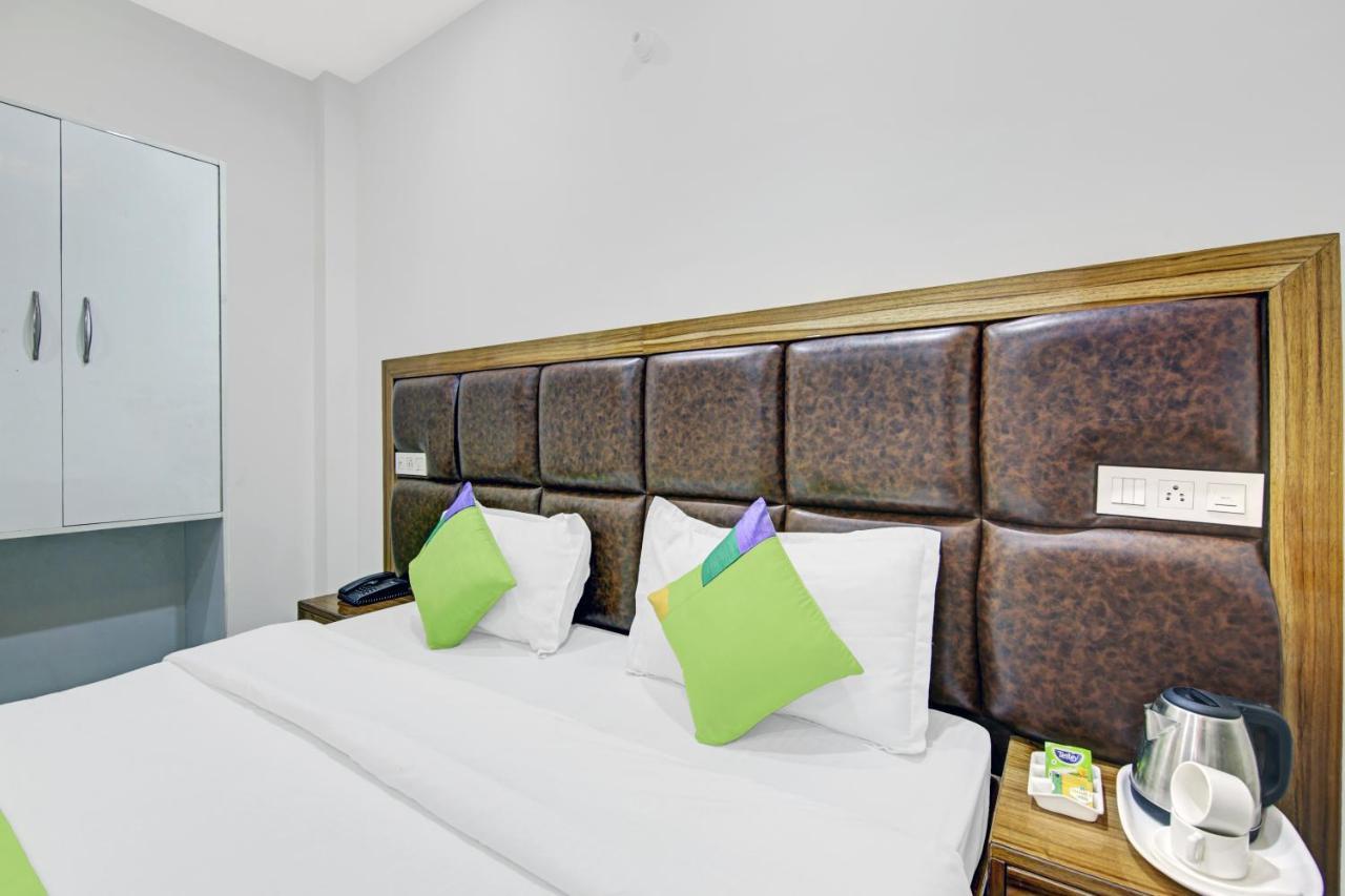 Treebo Royal Salute, Zirakpur Hotel Bagian luar foto