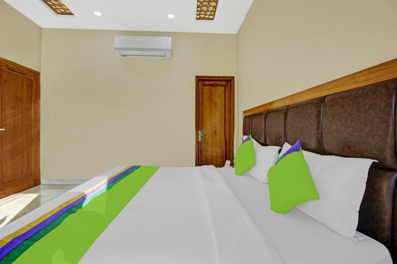 Treebo Royal Salute, Zirakpur Hotel Bagian luar foto