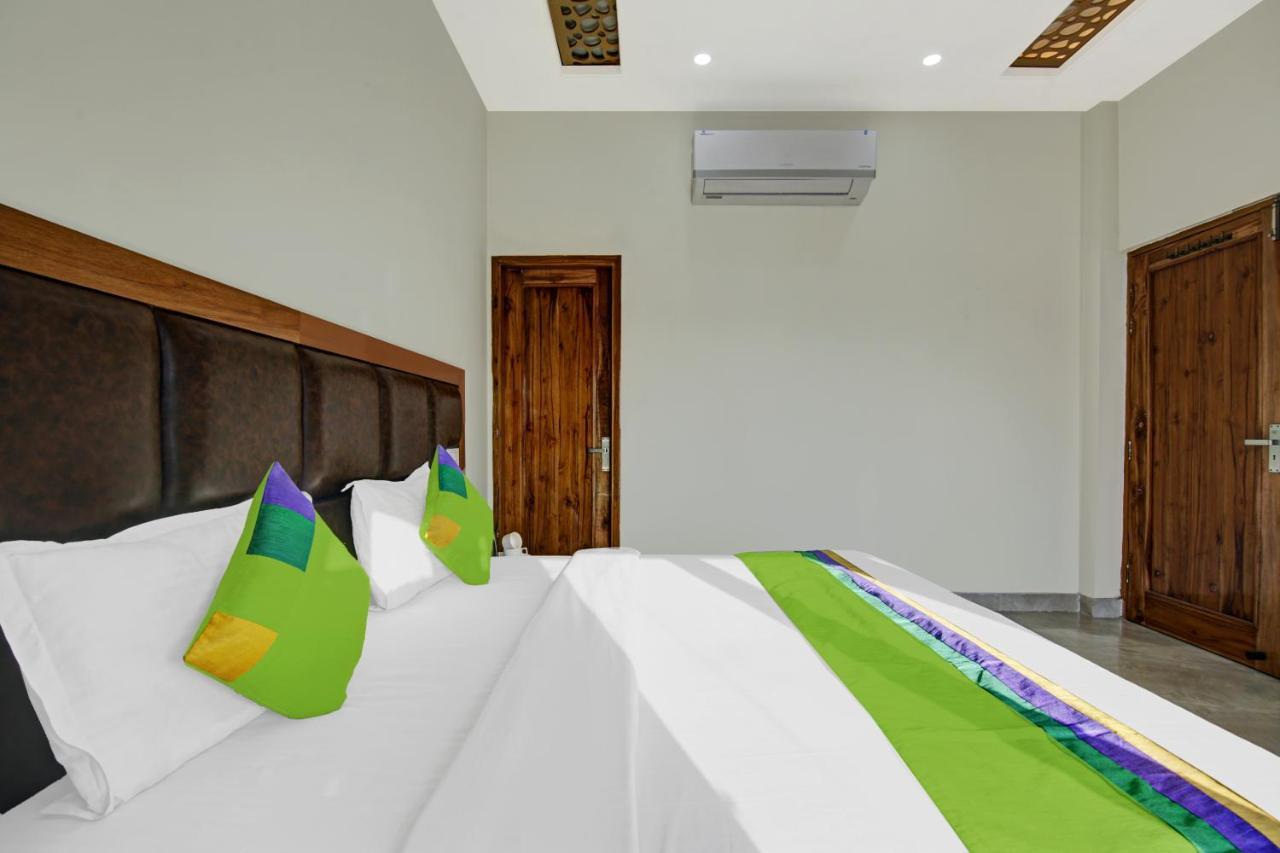 Treebo Royal Salute, Zirakpur Hotel Bagian luar foto
