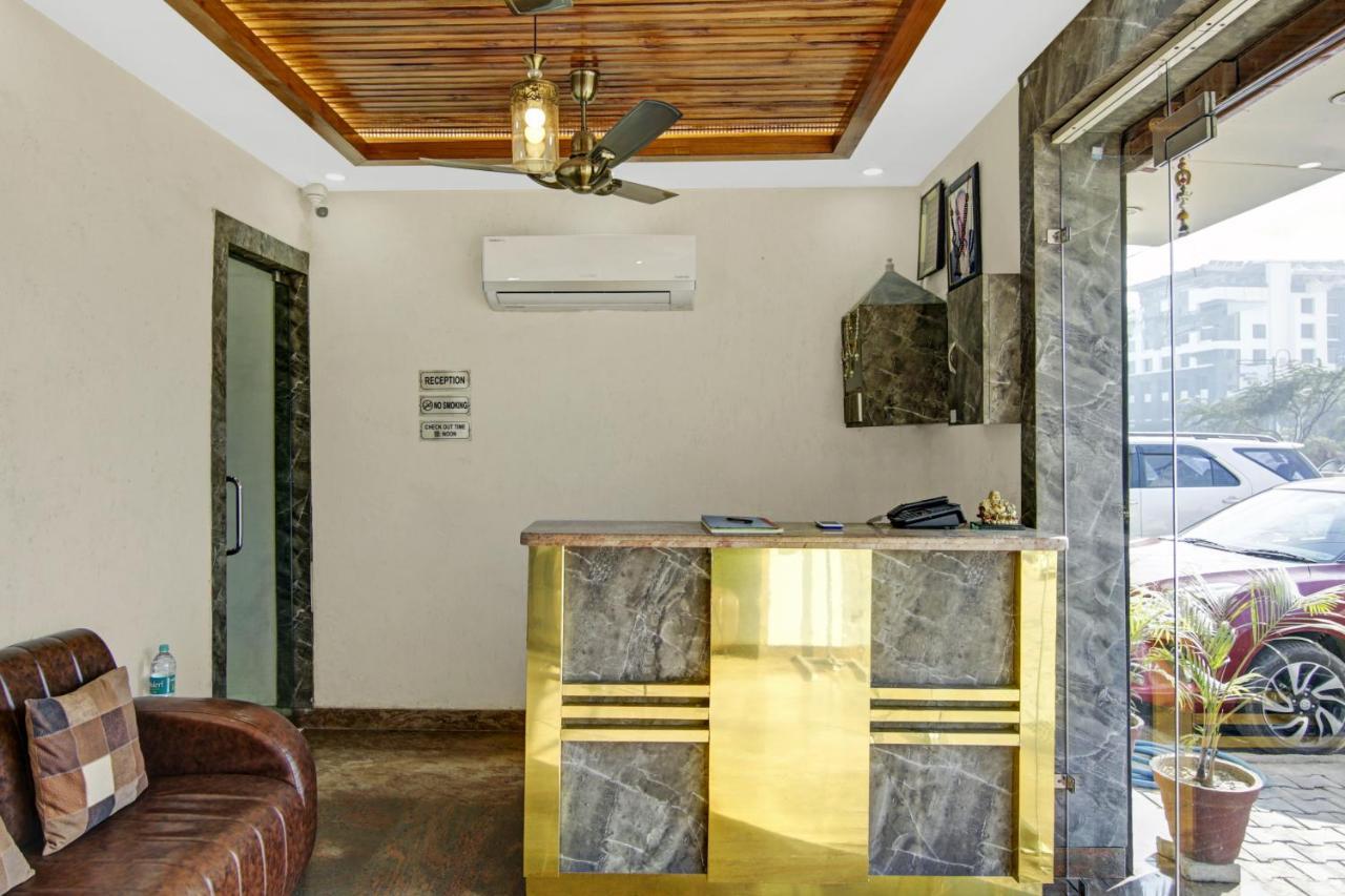 Treebo Royal Salute, Zirakpur Hotel Bagian luar foto