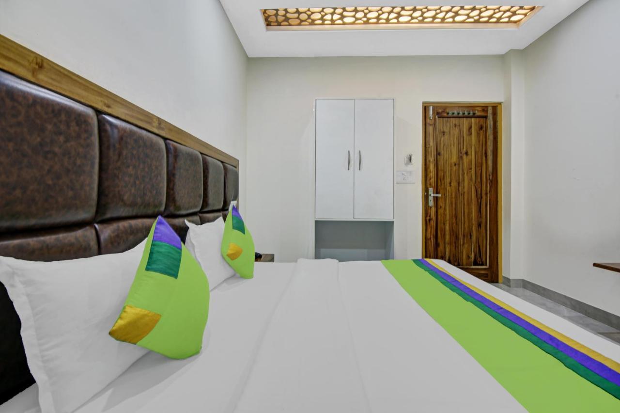 Treebo Royal Salute, Zirakpur Hotel Bagian luar foto
