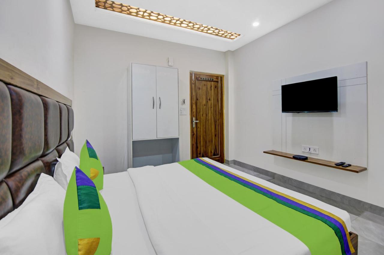 Treebo Royal Salute, Zirakpur Hotel Bagian luar foto