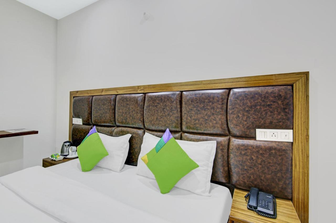 Treebo Royal Salute, Zirakpur Hotel Bagian luar foto