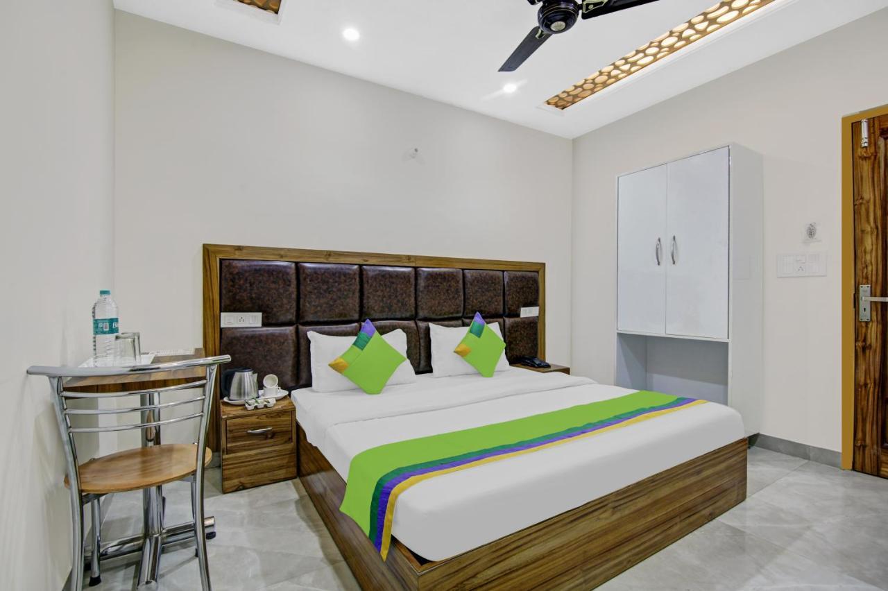 Treebo Royal Salute, Zirakpur Hotel Bagian luar foto
