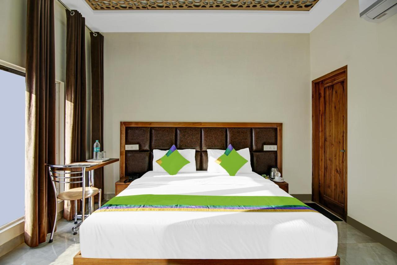 Treebo Royal Salute, Zirakpur Hotel Bagian luar foto