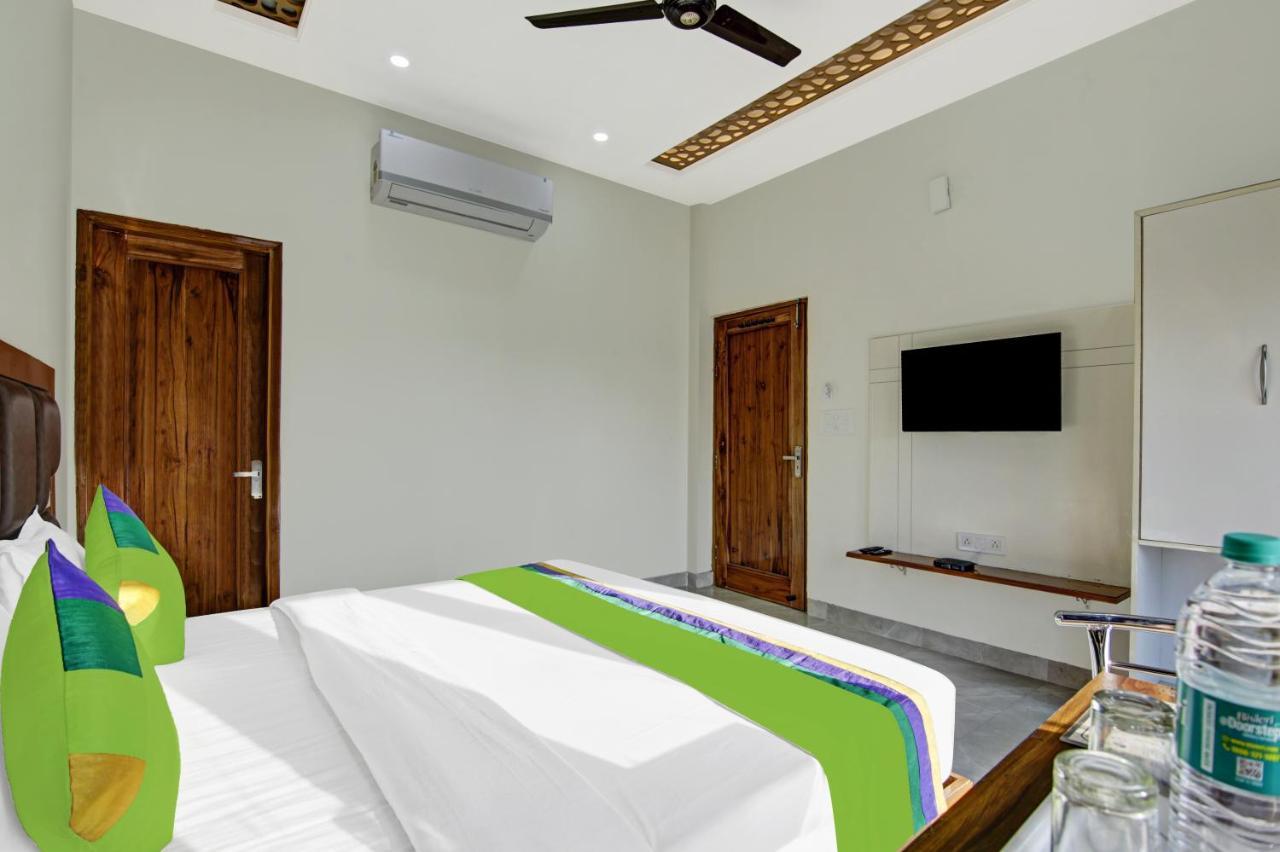Treebo Royal Salute, Zirakpur Hotel Bagian luar foto