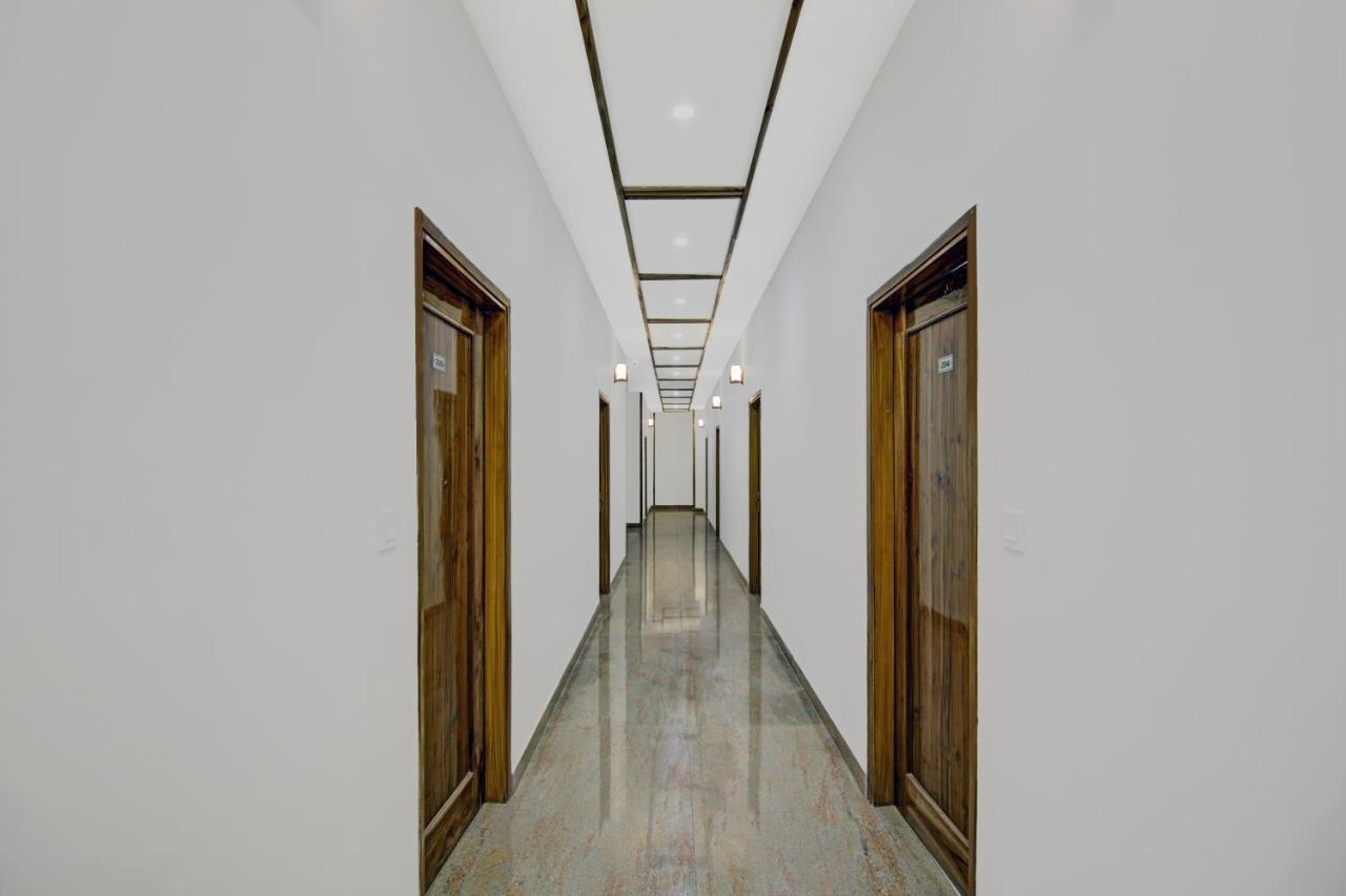 Treebo Royal Salute, Zirakpur Hotel Bagian luar foto